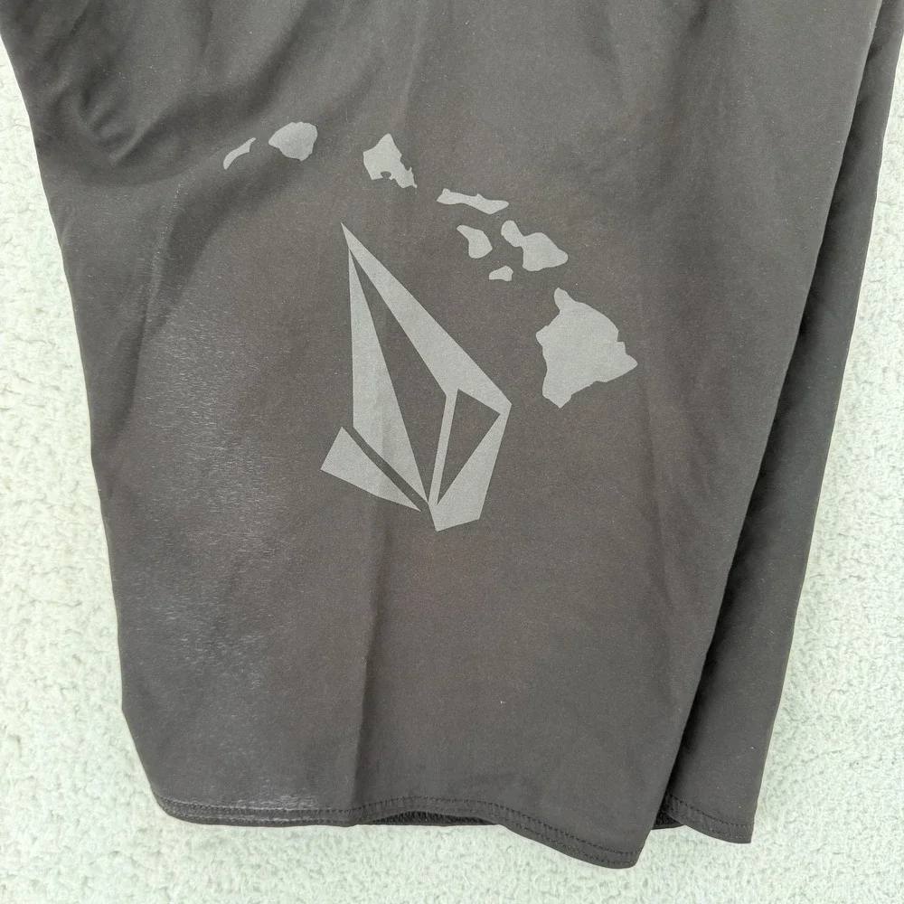 Volcom Board Shorts Mens 36 Black Camo Waist Mod Tech Surf Swim Trunks Hawaiian
